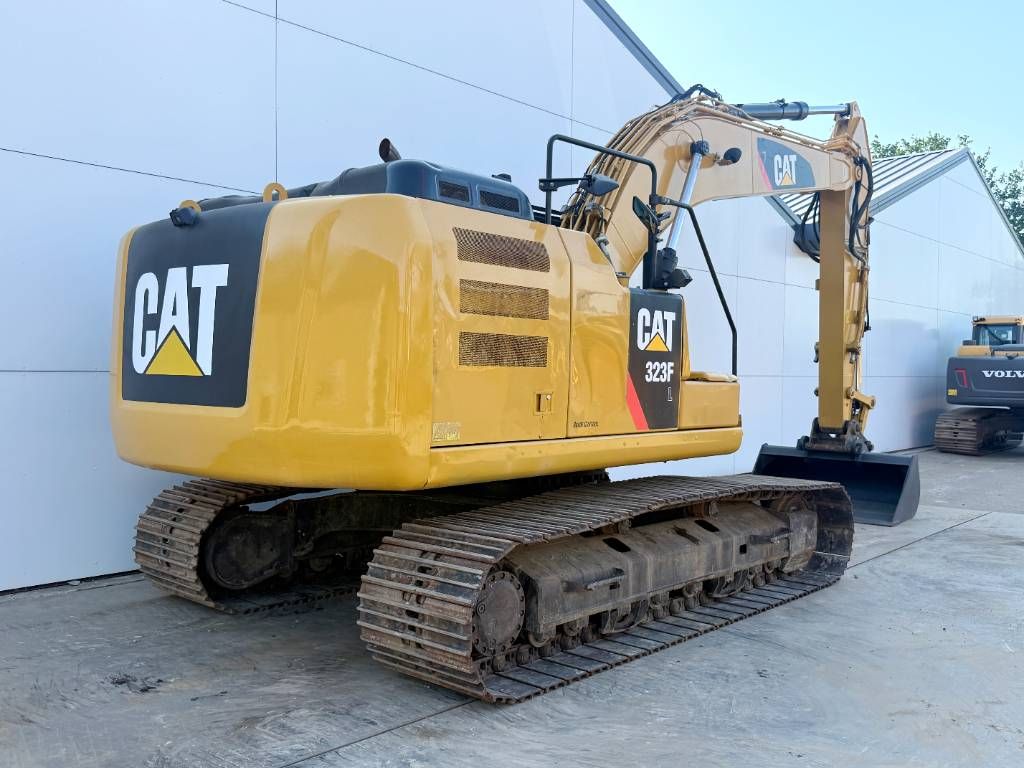CAT 323FL - New Bucket / Hammer Lines / Camera