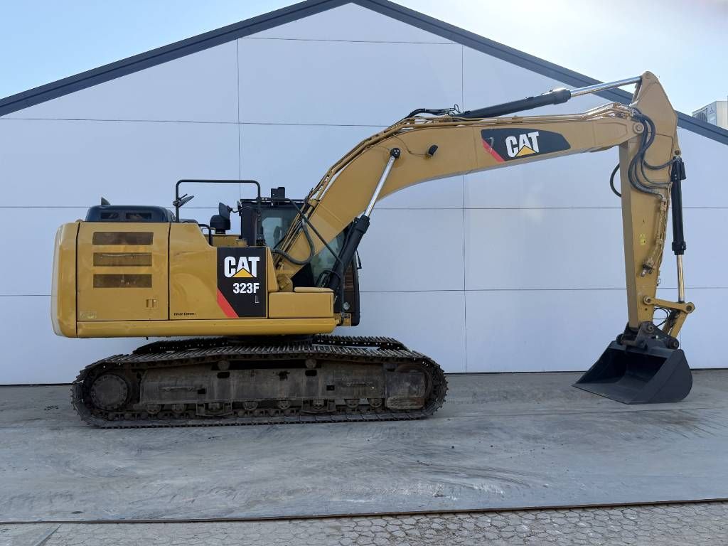 CAT 323FL - New Bucket / Hammer Lines / Camera