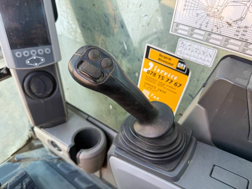 CAT 323FL - New Bucket / Hammer Lines / Camera