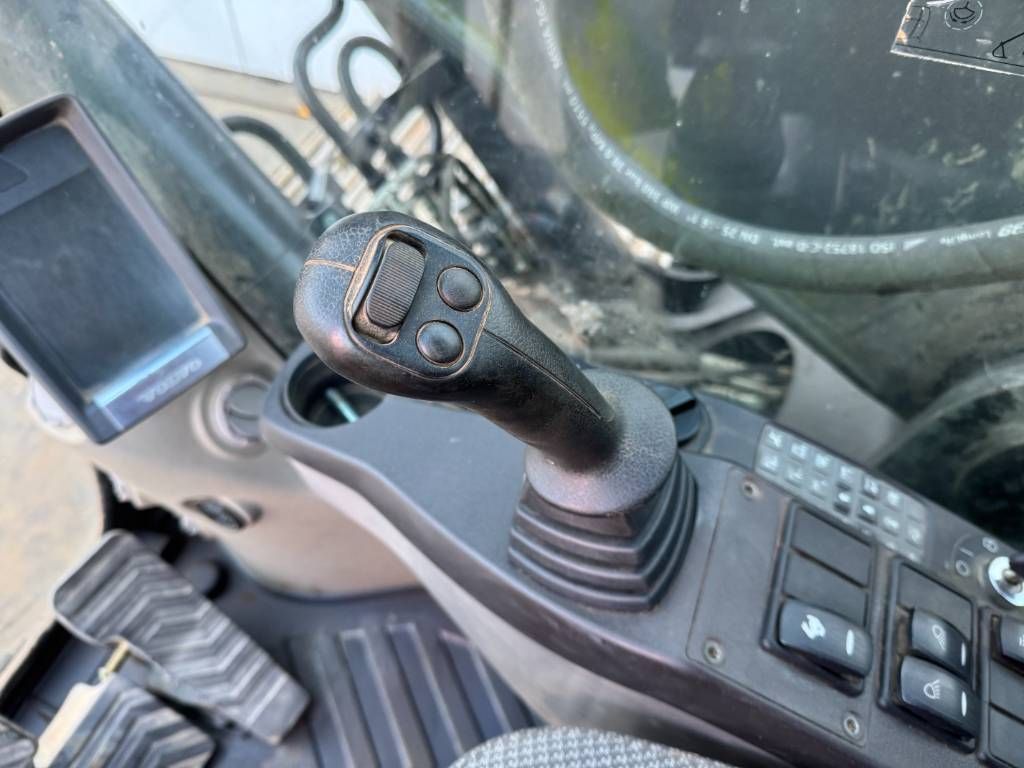 Volvo EC180DL - Triple Boom / Hammer Lines