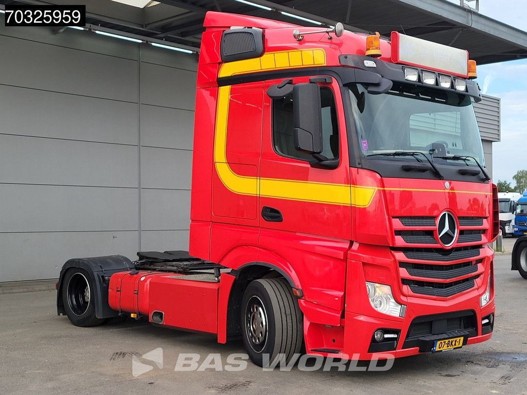 Mercedes Actros Actros 1842 4X2 StreamSpace Mega NL-Truck 2x Tanks Hebesattel Standklima ACC Navi