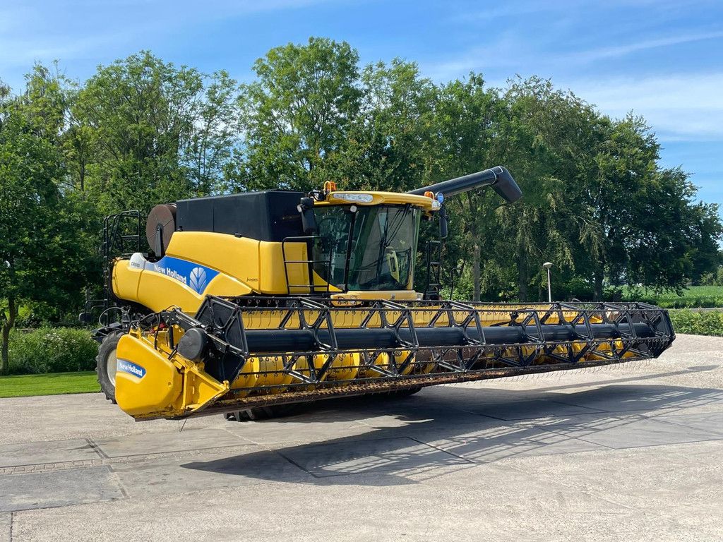 New Holland CR 980 10.60 meter maaibord Airco 2800 UUR! 6200 hectare