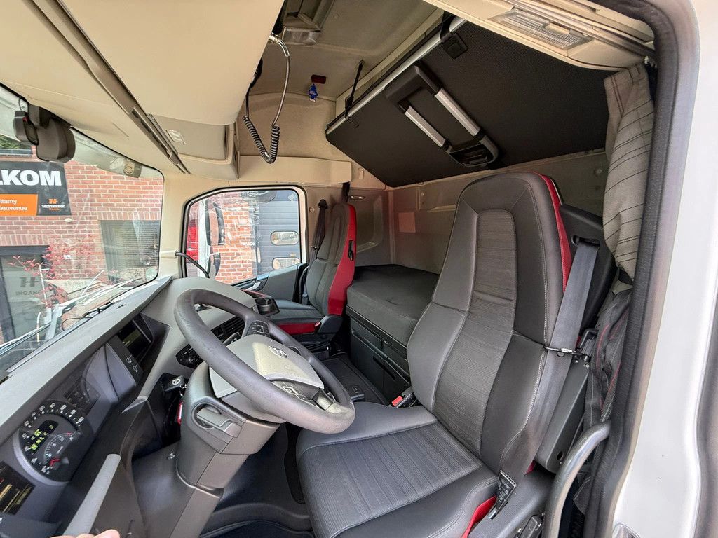 Volvo FH 460 Globetrotter Hefschotel Lowdeck 697.070KM NL Truck