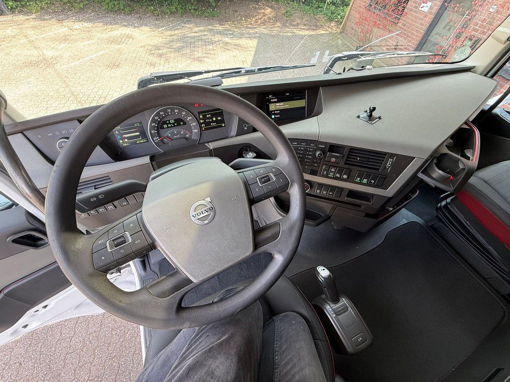 Volvo FH 460 Globetrotter Hefschotel Lowdeck 697.070KM NL Truck