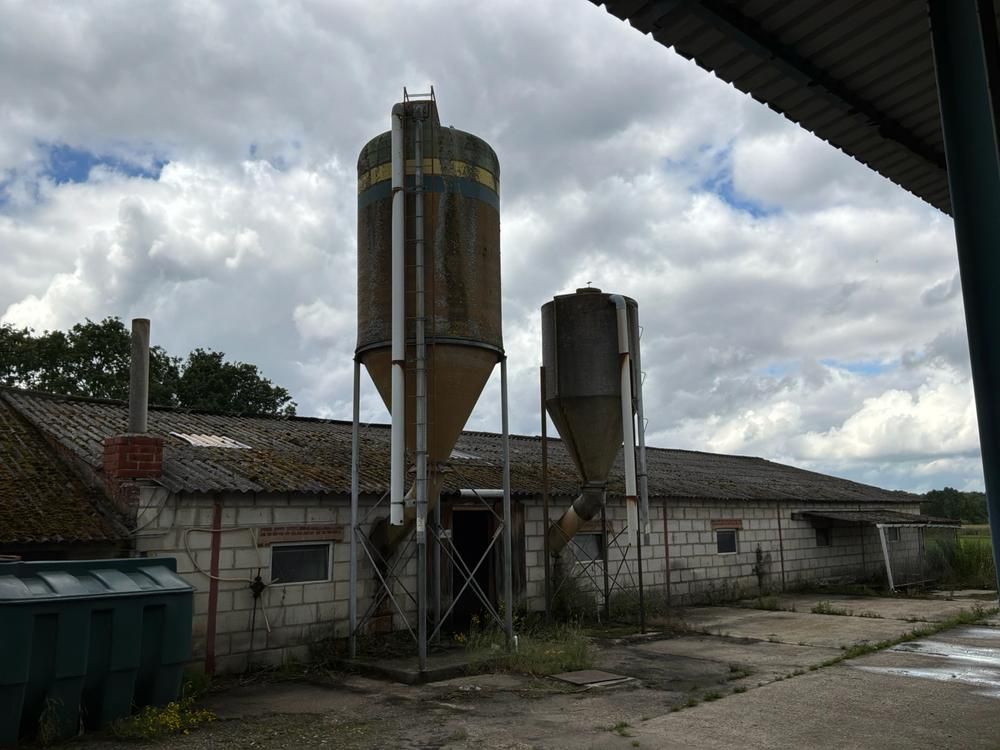 F - Polyester silos