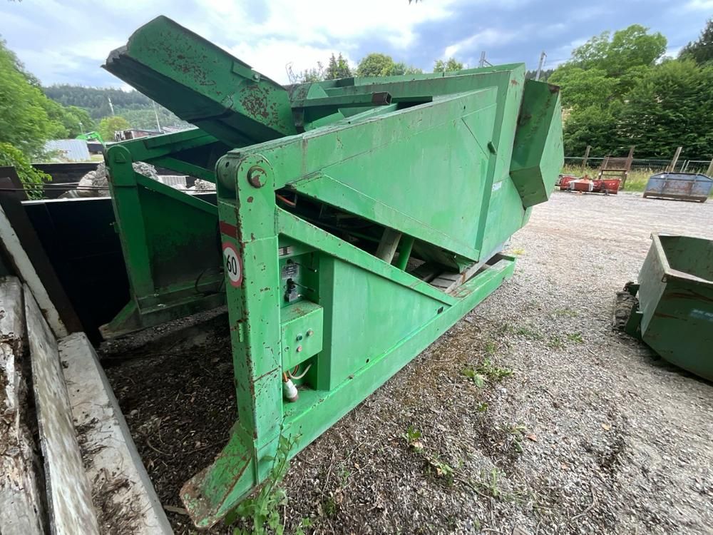 UG 10 dumper trailer