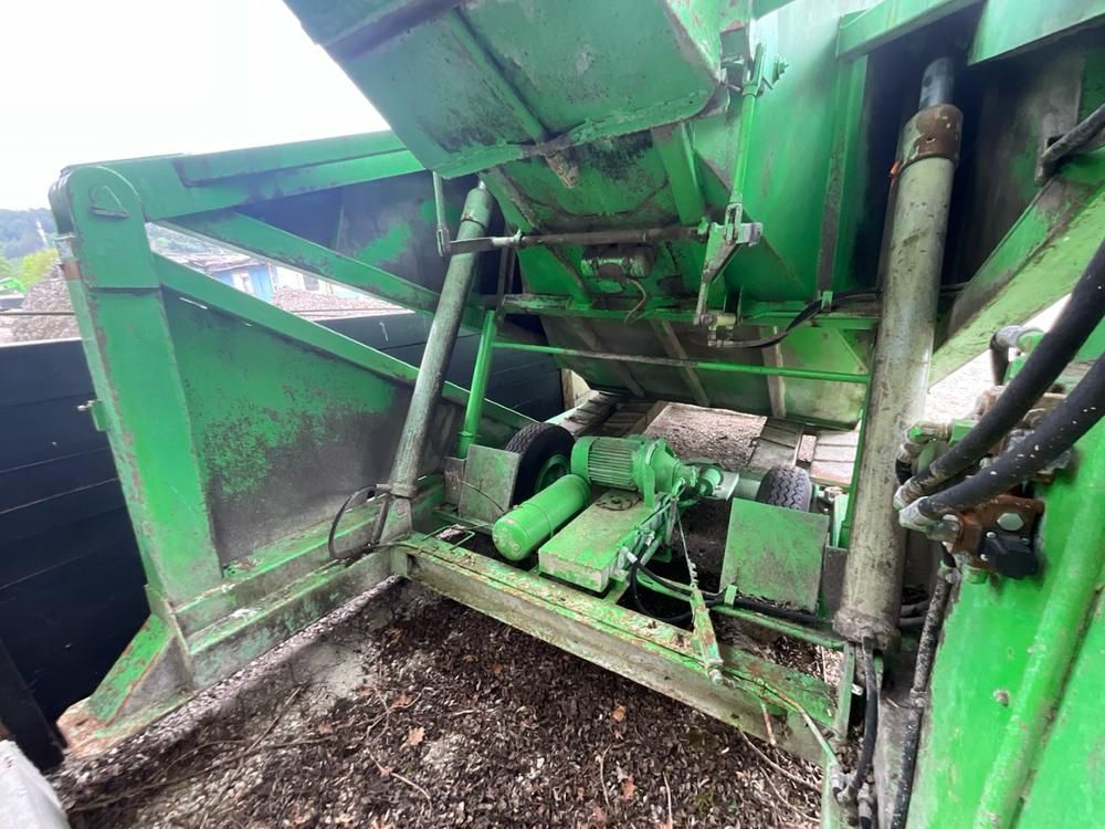 UG 10 dumper trailer