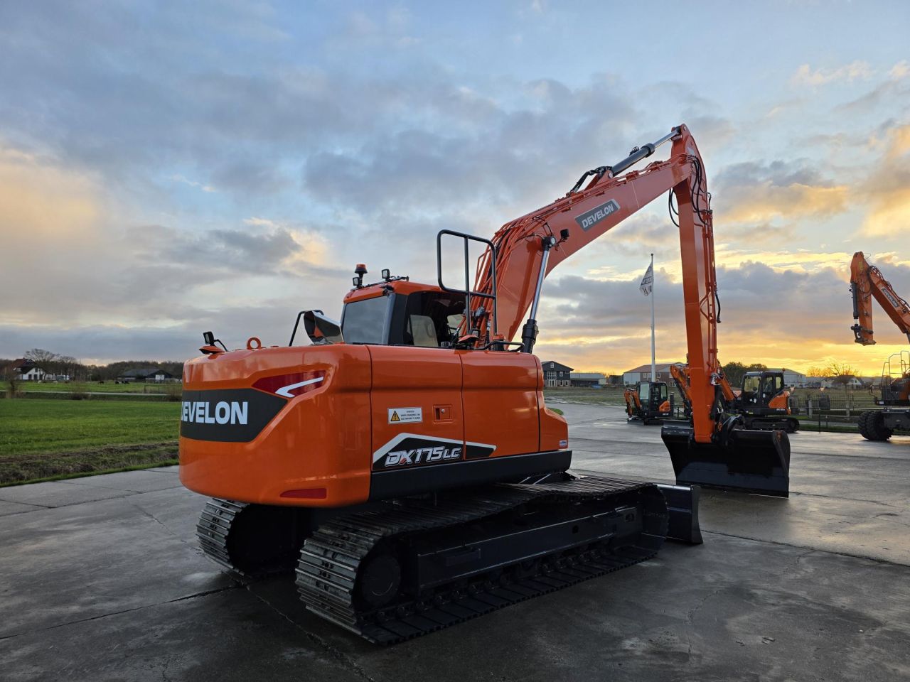 Develon DX140LC-7