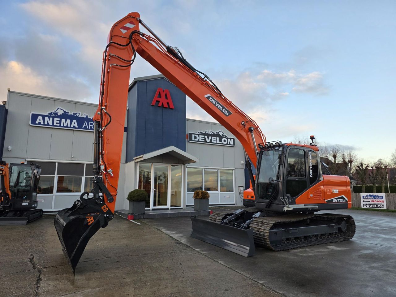 Develon DX140LC-7