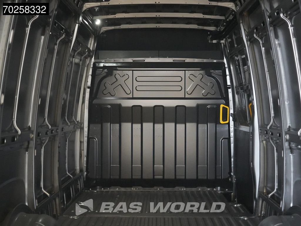 Iveco Daily 35S21 BPM VRIJ! 3.0L Automaat 210PK L3H2 2025-Model 3,5t Trekvermogen ACC LED CarPlay Camera Parkeersensoren Velgen 16m3 Euro6 L4H2 16m3 A/C
