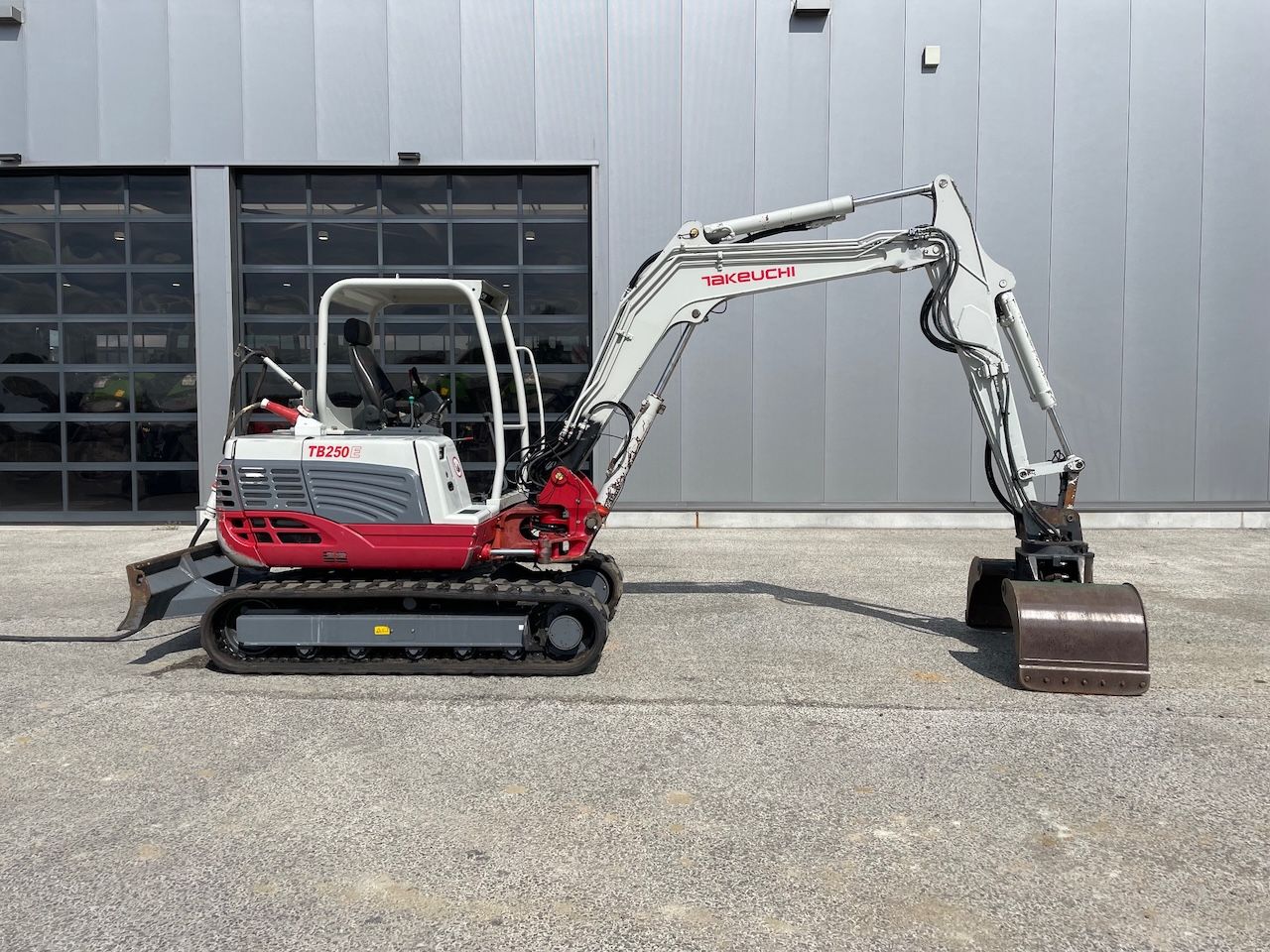 Takeuchi TB250E Electric