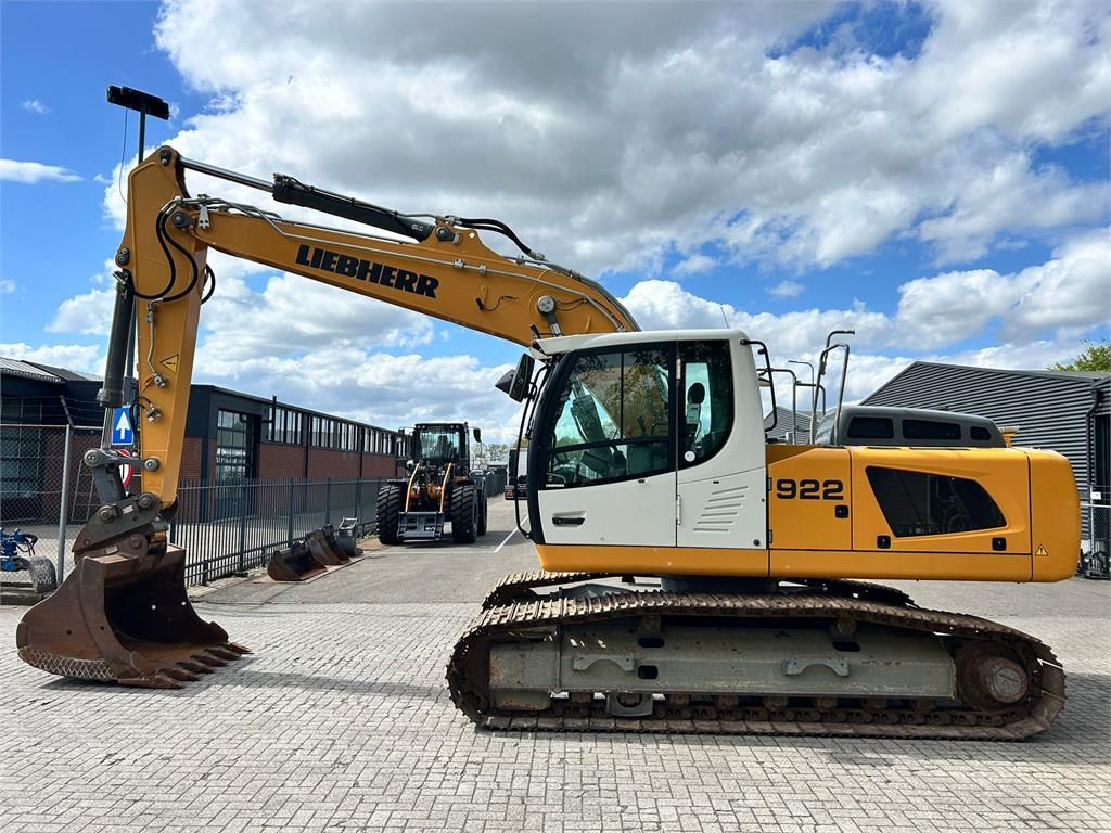 Liebherr R922