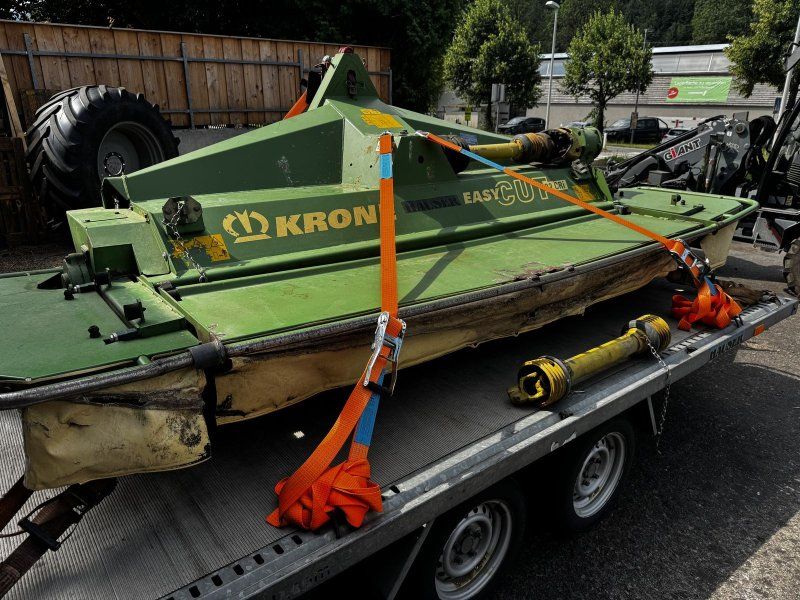 Krone Front mit Walzenaufbereiter
