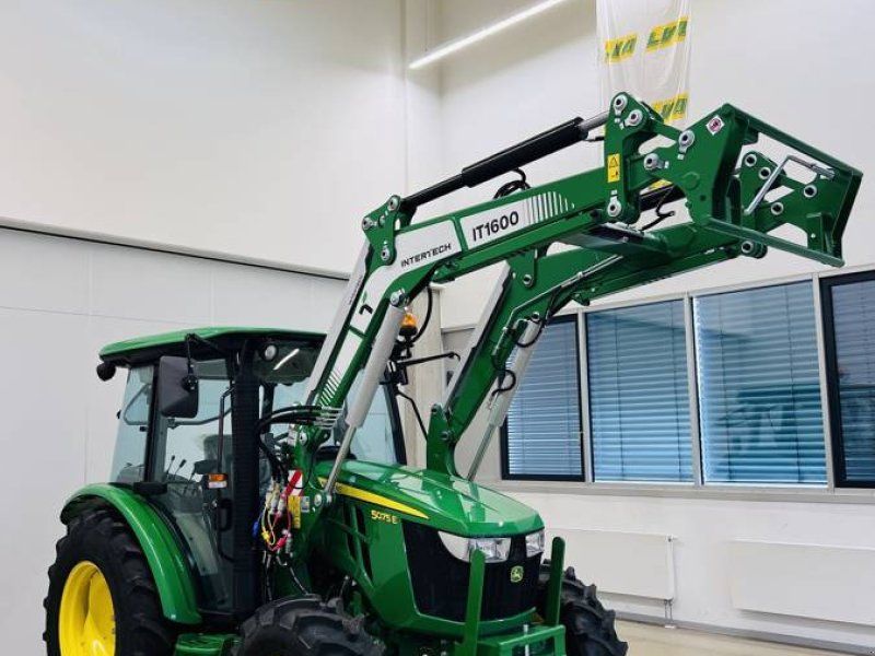 John Deere 5075E