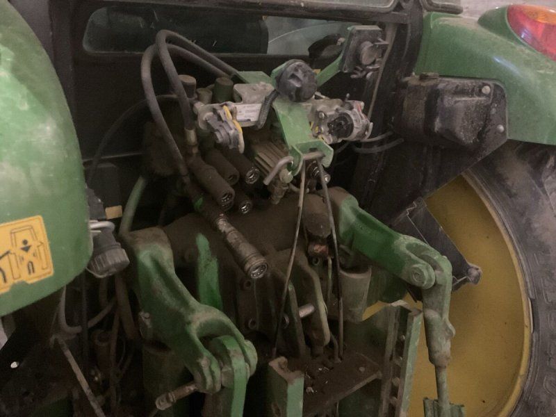 John Deere 5820