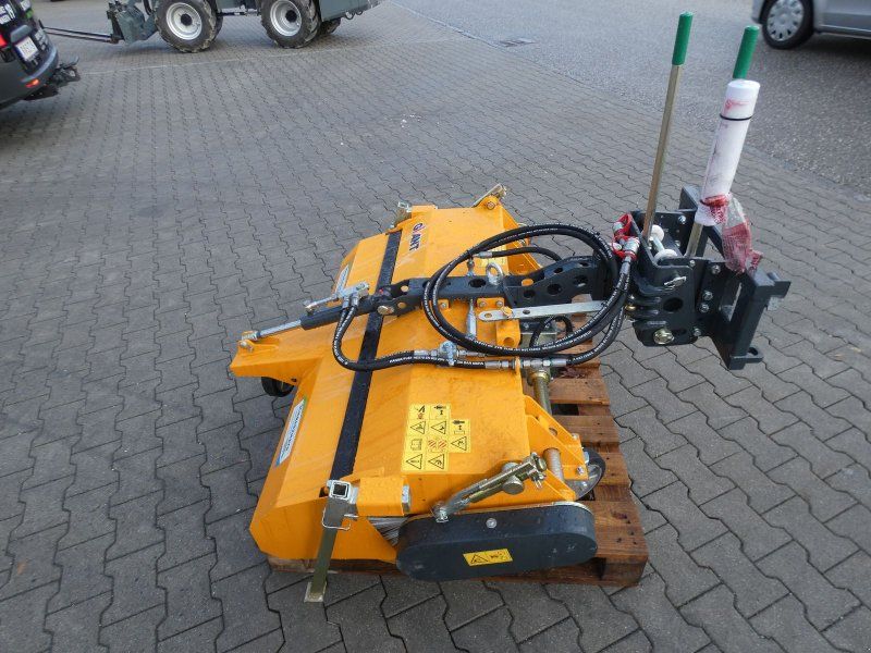 Giant Kehrmaschine 1200