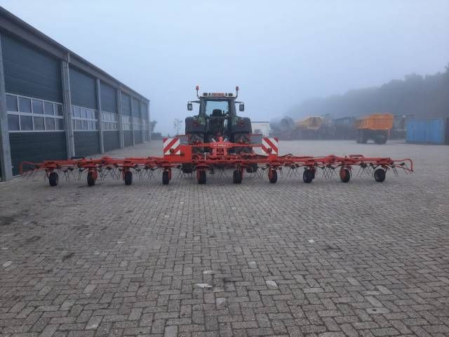 Kuhn Schuder Met 8 poten