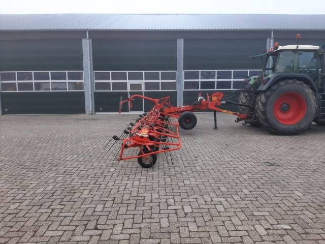 Kuhn Schuder Met 8 poten