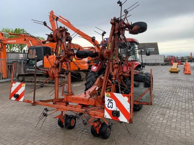 Kuhn Schuder Met 8 poten