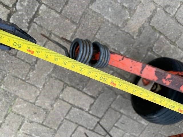 Kuhn Schuder Met 8 poten