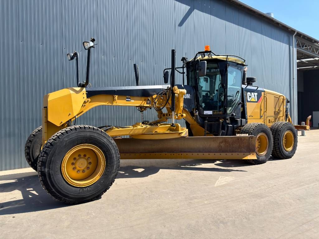 CAT 140M2
