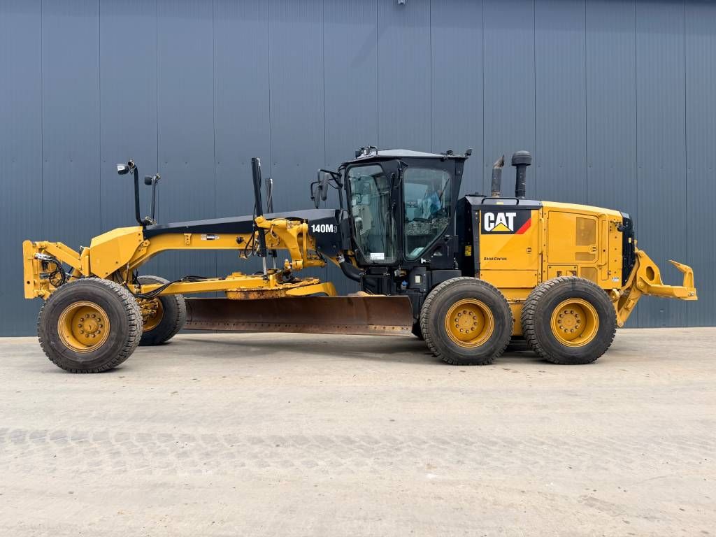 CAT 140M3
