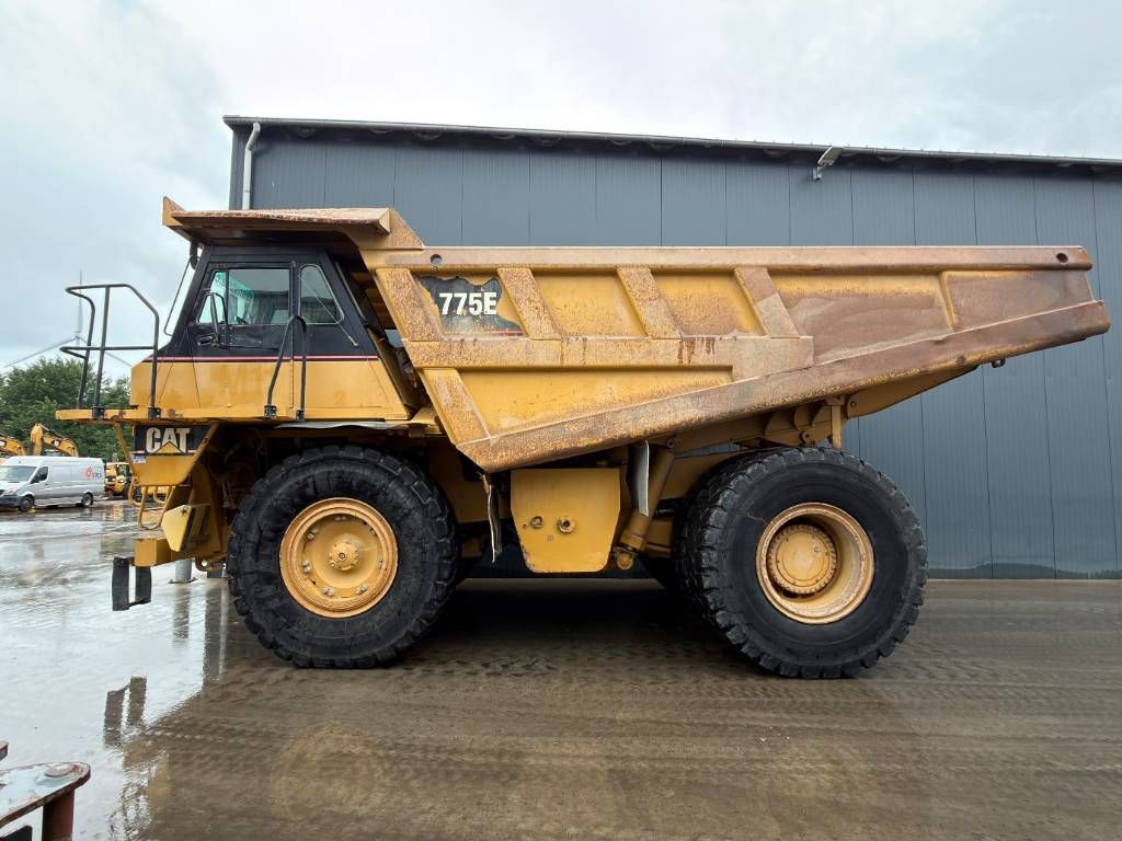 CAT 775E