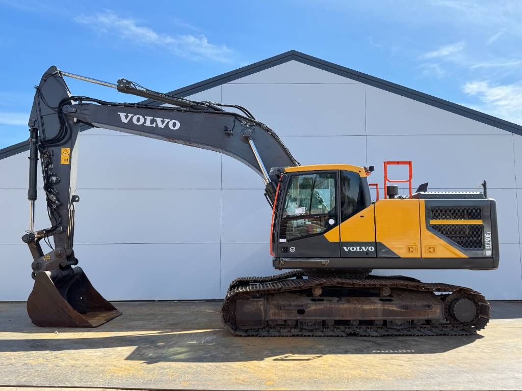 Volvo EC250EL - Hammer Lines / Quick Coupler