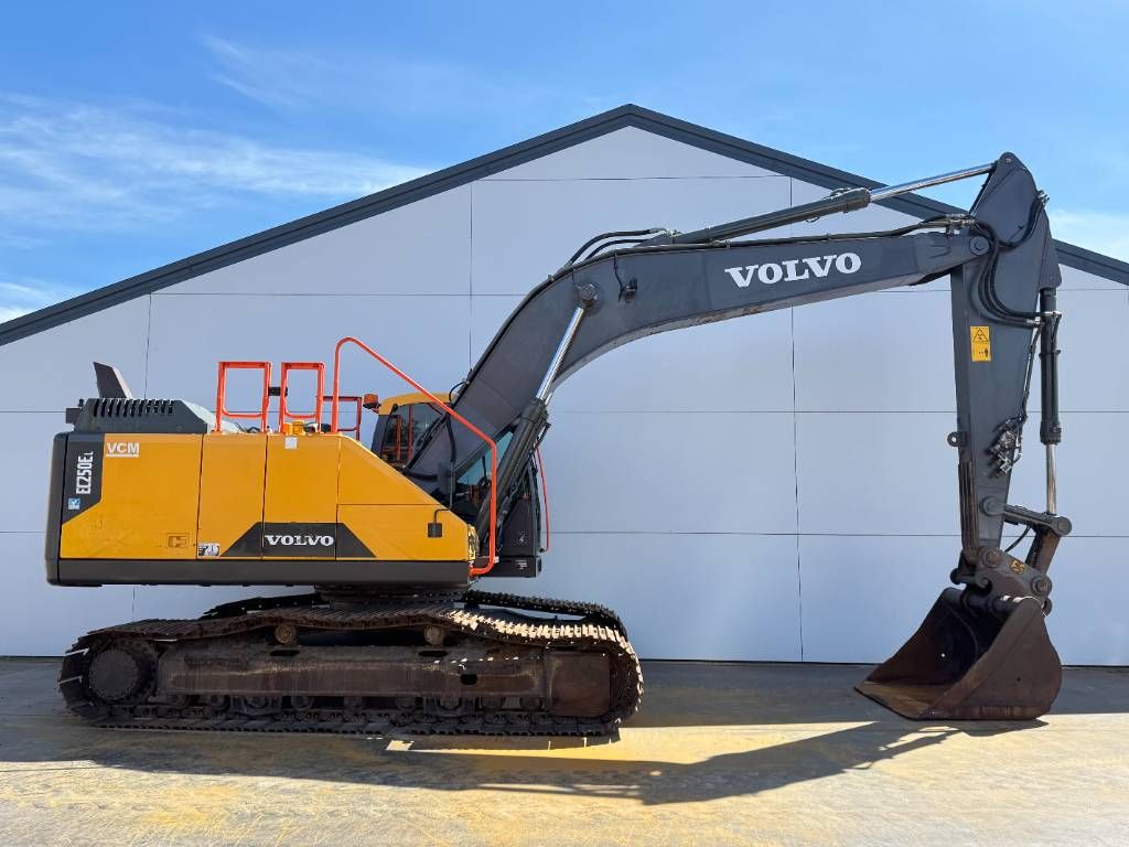 Volvo EC250EL - Hammer Lines / Quick Coupler