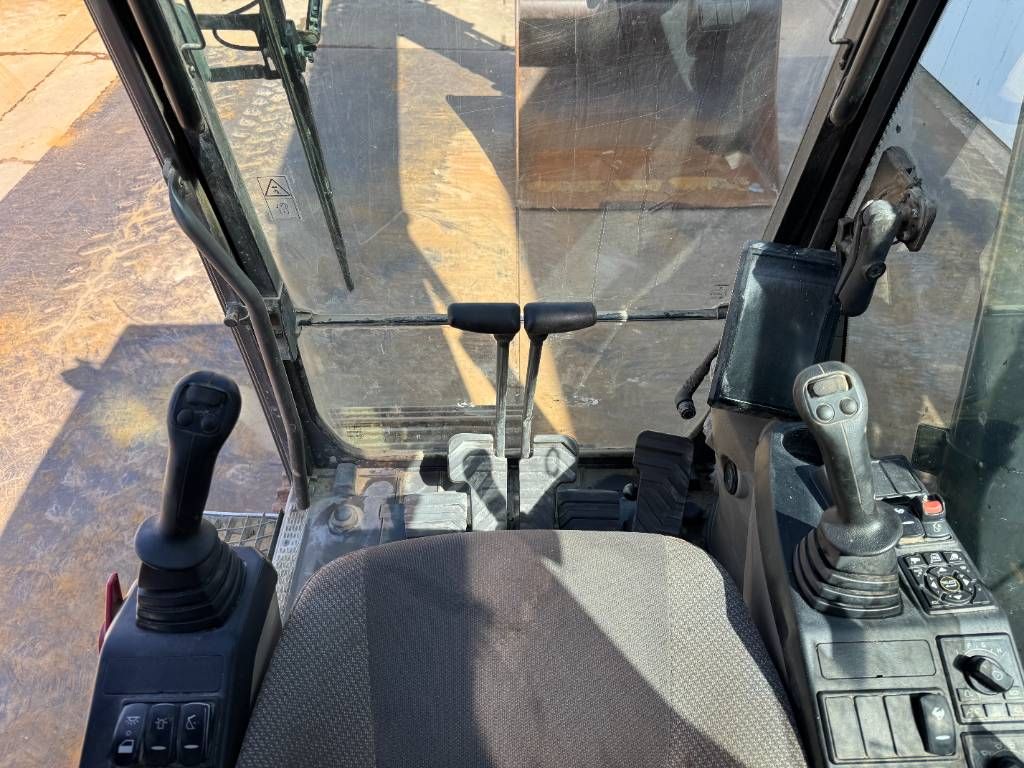 Volvo EC250EL - Hammer Lines / Quick Coupler
