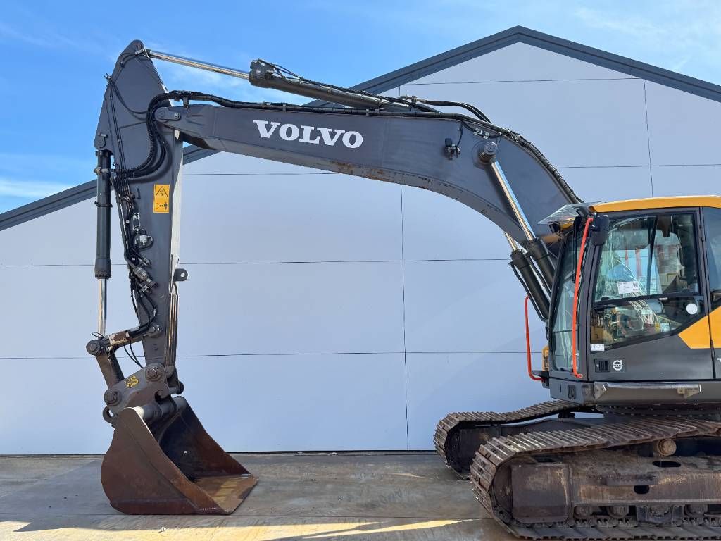Volvo EC250EL - Hammer Lines / Quick Coupler