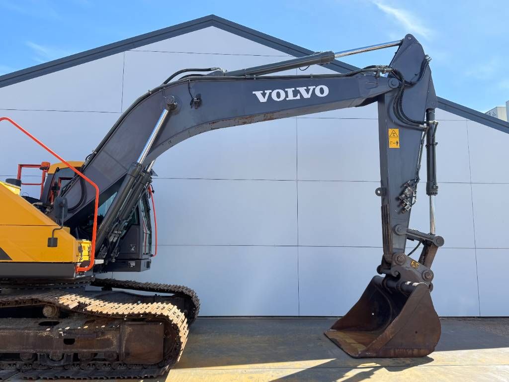 Volvo EC250EL - Hammer Lines / Quick Coupler