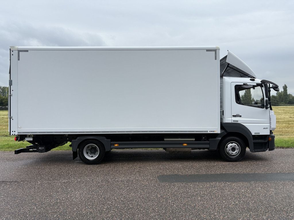 Mercedes-Benz Atego 821 BL Euro6 Automaat Bakwagen / 3 zitplaatsen / Laadklep / Automaat / Cruise / Airco / 10.800 KM !!