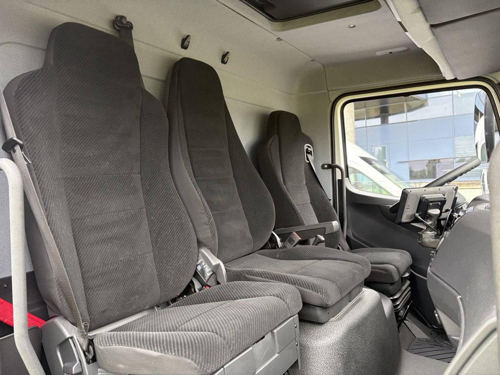 Mercedes-Benz Atego 821 BL Euro6 Automaat Bakwagen / 3 zitplaatsen / Laadklep / Automaat / Cruise / Airco / 10.800 KM !!