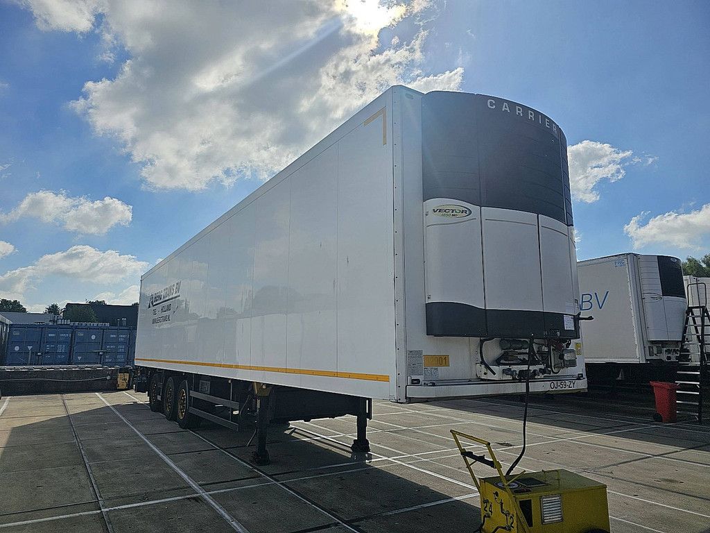 SCHMITZ SKO 24 carrier taillift