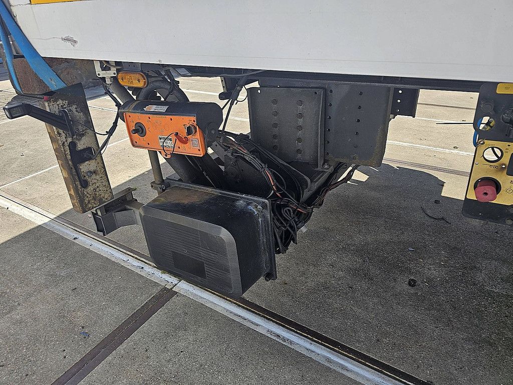 SCHMITZ SKO 24 carrier taillift