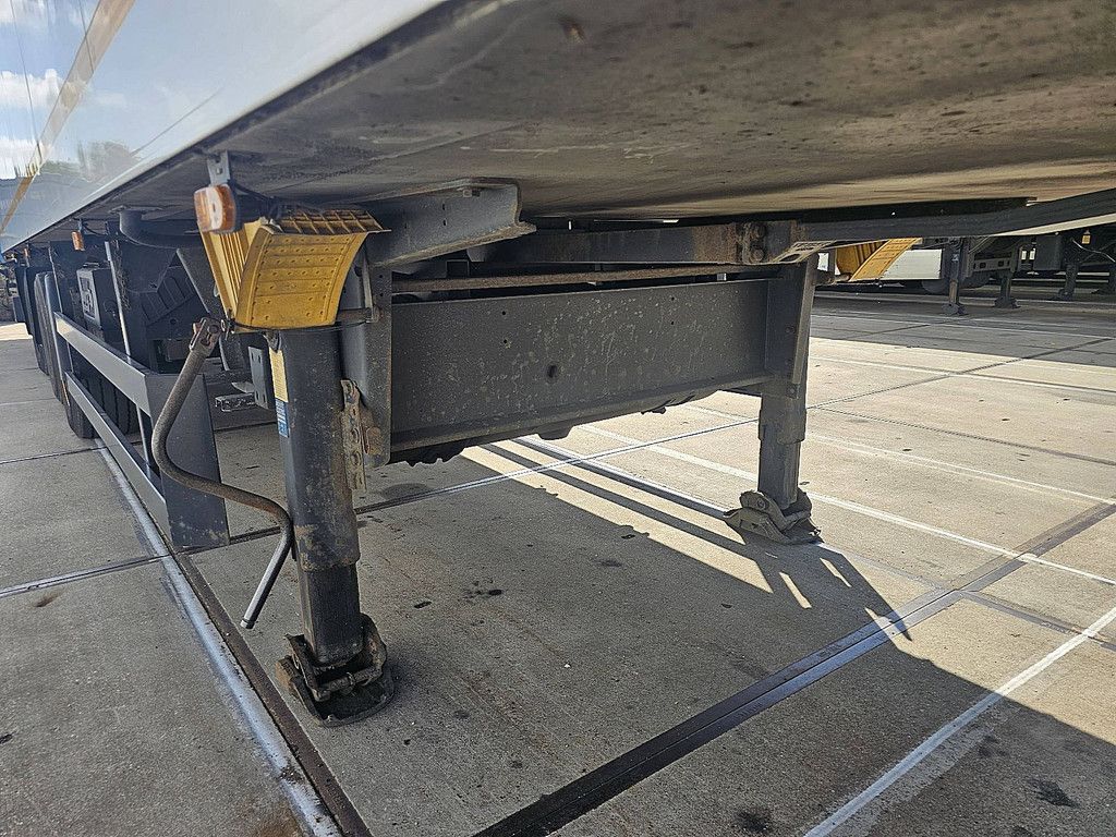 SCHMITZ SKO 24 carrier taillift