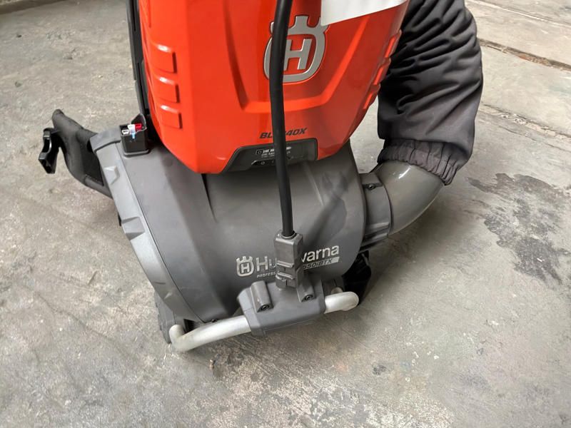 Husqvarna 550iBTX, rückentragbares Akku-Laubbläsgerät