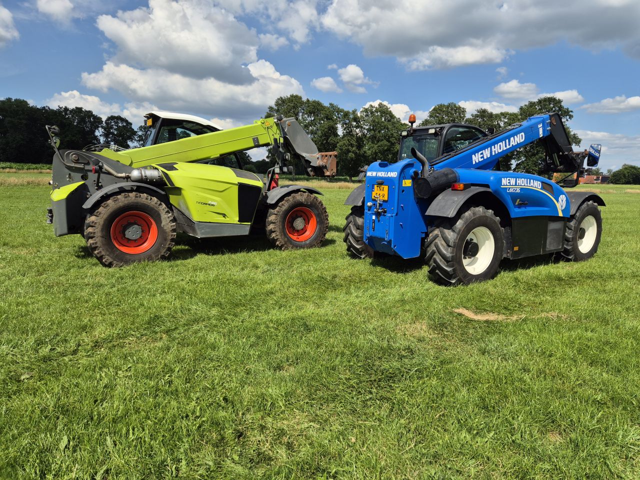 Claas 746 Scopion Varipower en New Holland LM 7.35