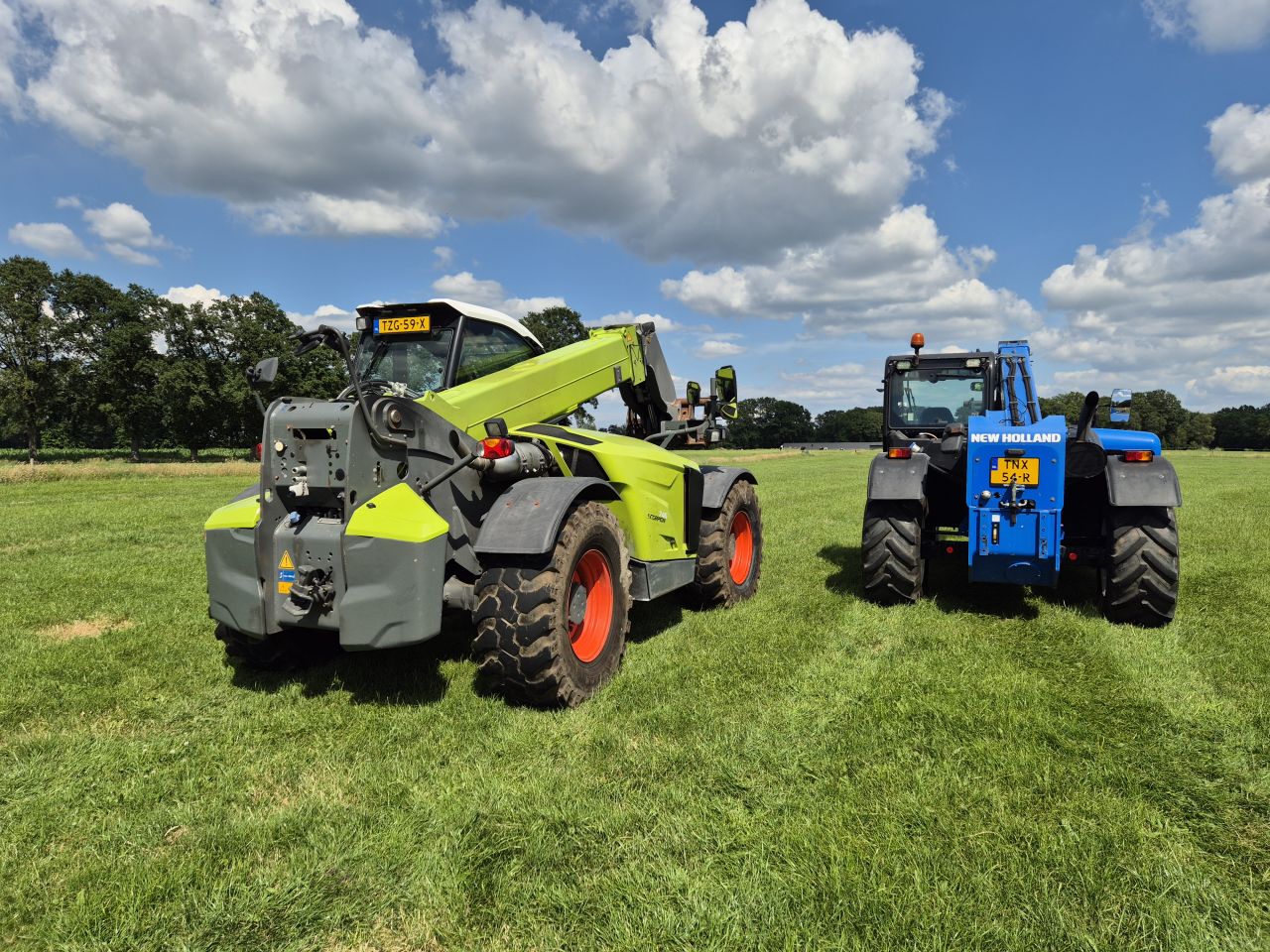 Claas 746 Scopion Varipower en New Holland LM 7.35