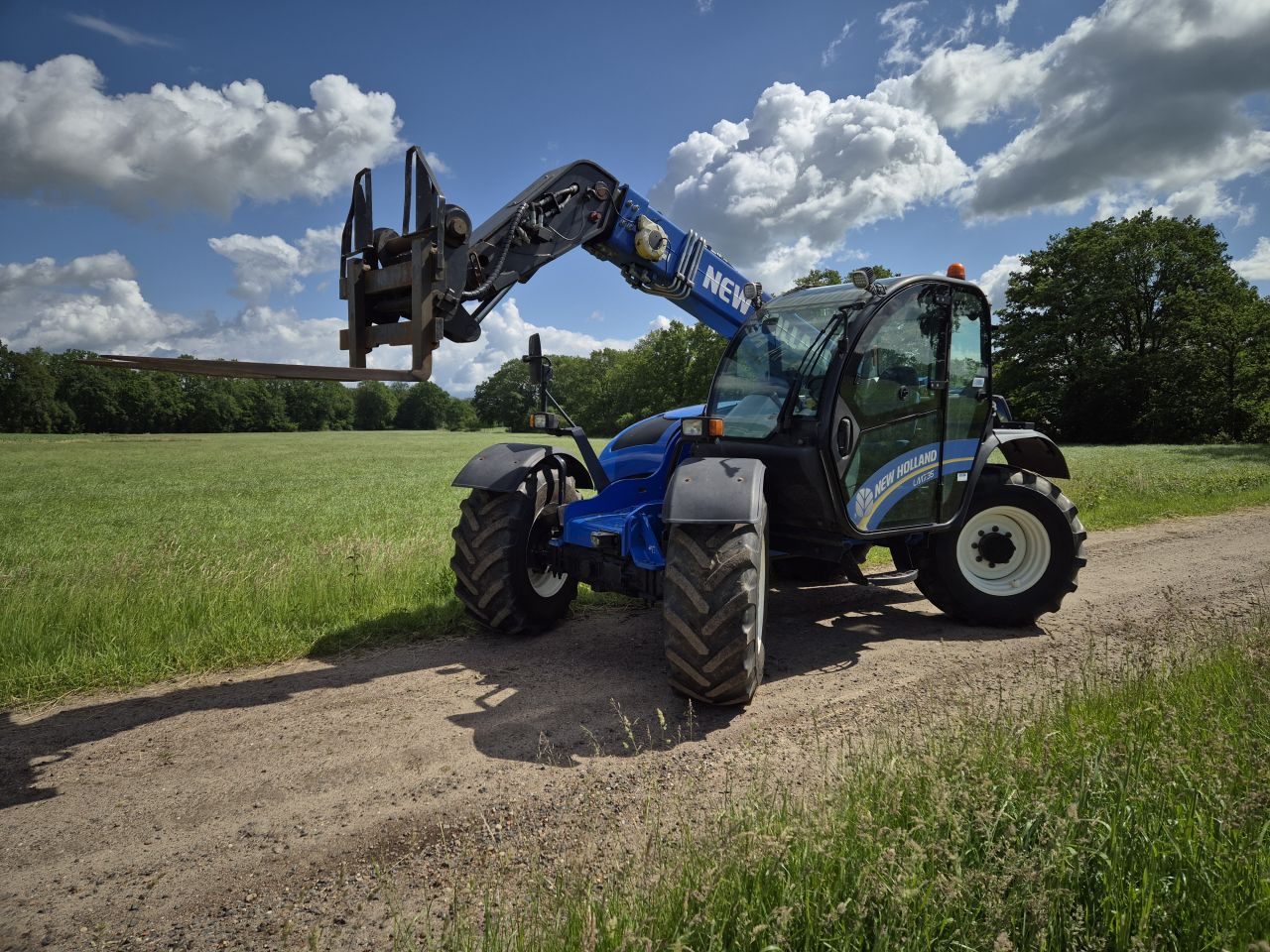 Claas 746 Scopion Varipower en New Holland LM 7.35