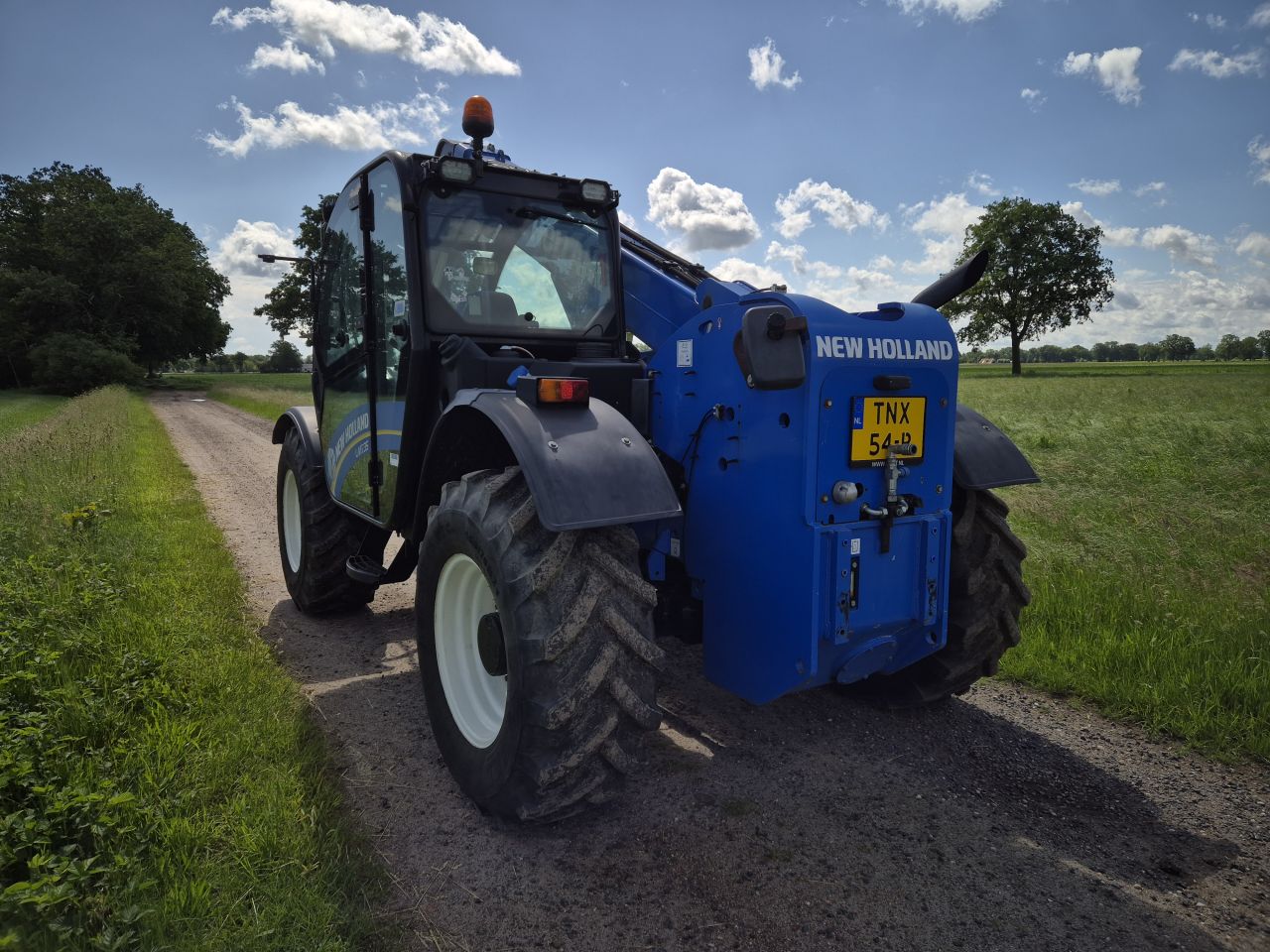 Claas 746 Scopion Varipower en New Holland LM 7.35