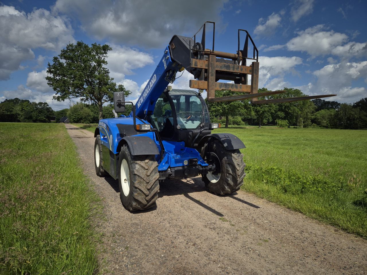 Claas 746 Scopion Varipower en New Holland LM 7.35