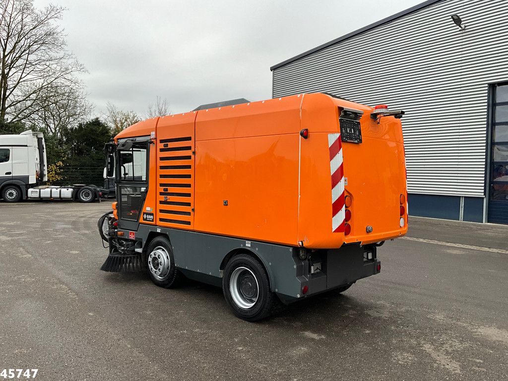 RAVO 580 with 3-rd brush
