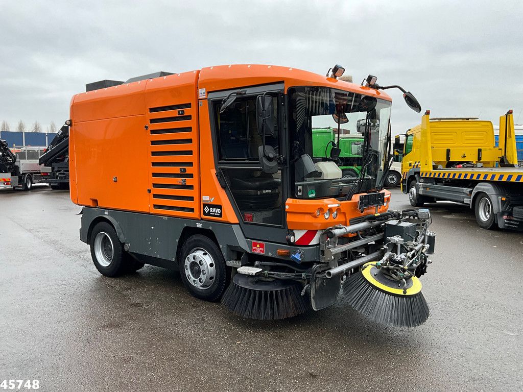 Ravo 580 with 3-rd brush
