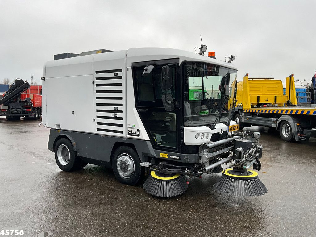 Ravo 580 with 3-rd brush