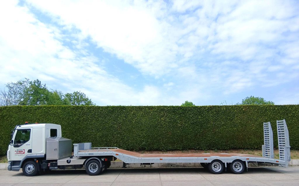 DAF XB 210 trekker / semi-dieplader oplegger 10,5 m.
