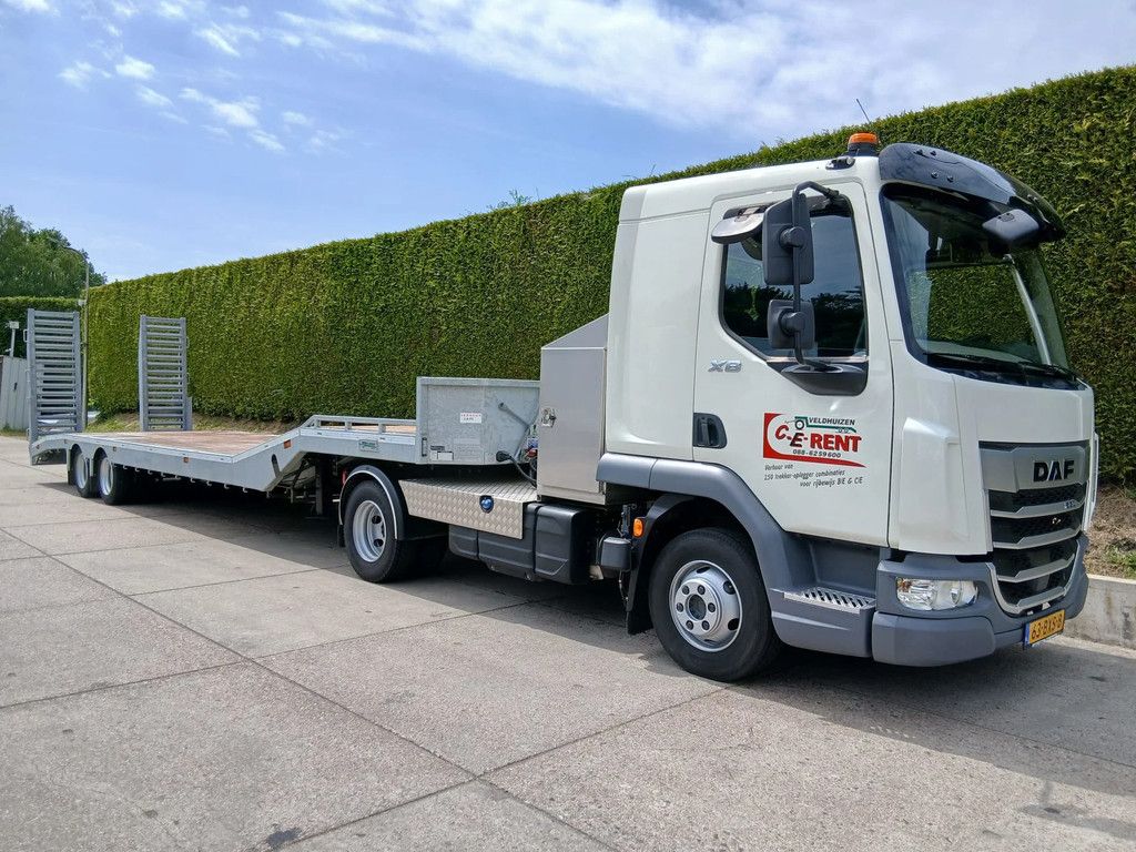 DAF XB 210 trekker / semi-dieplader oplegger 10,5 m.