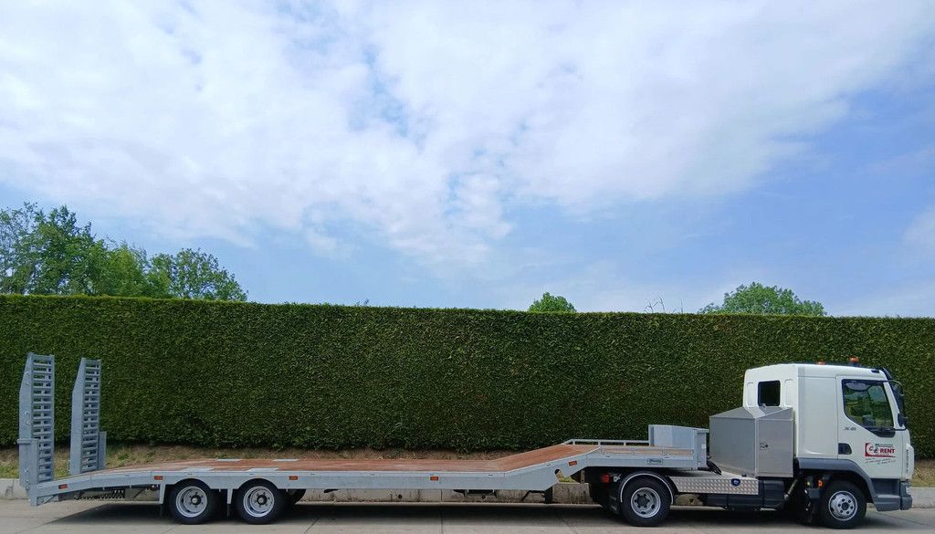 DAF XB 210 trekker / semi-dieplader oplegger 10,5 m.
