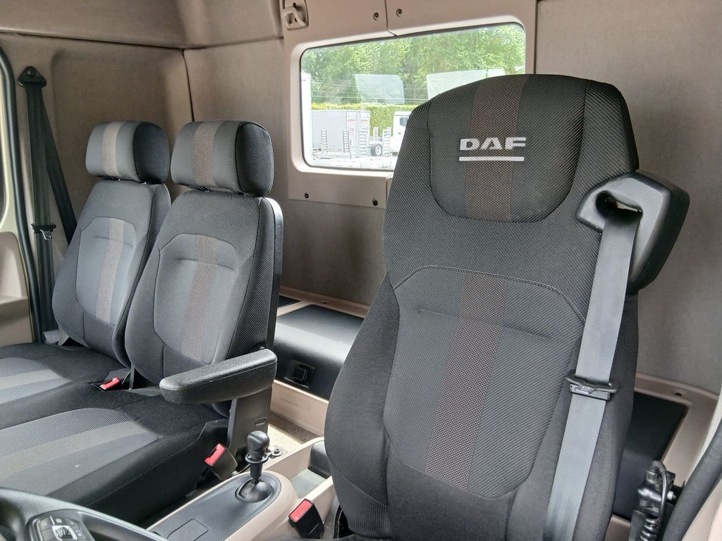 DAF XB 210 trekker / semi-dieplader oplegger 10,5 m.